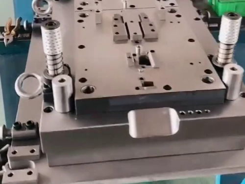 20年的模具大師傅,裝配五金沖壓模具,現(xiàn)在做模具的人越來越少