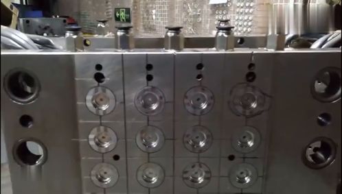 做模具的朋友進來看一下啦 有兩個模具問題需要請教大家的